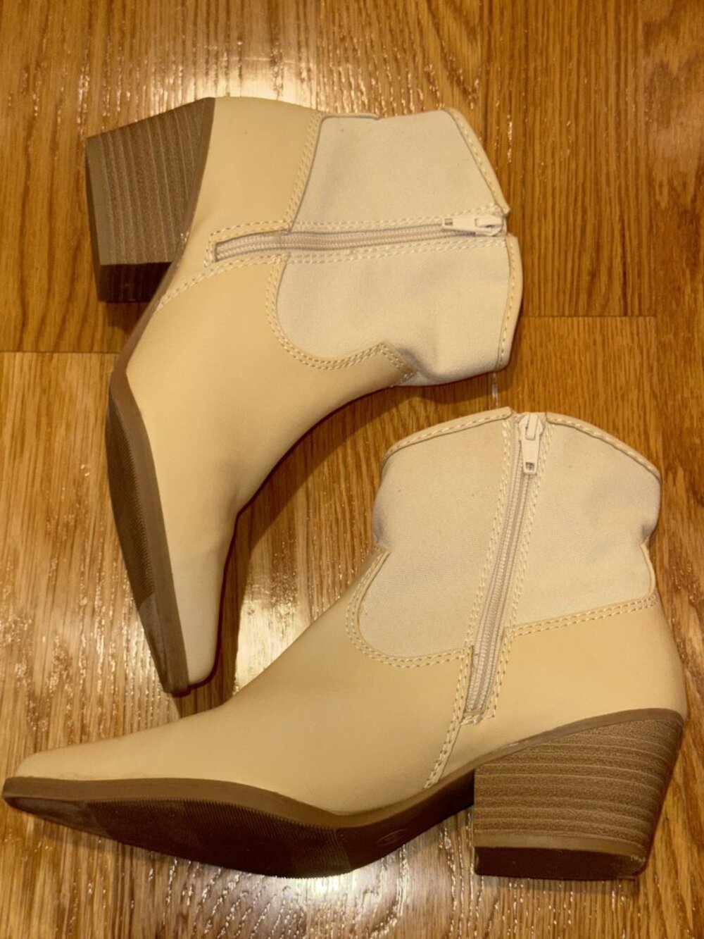 Universal Thread Cream Short Bootie - Size 8.5